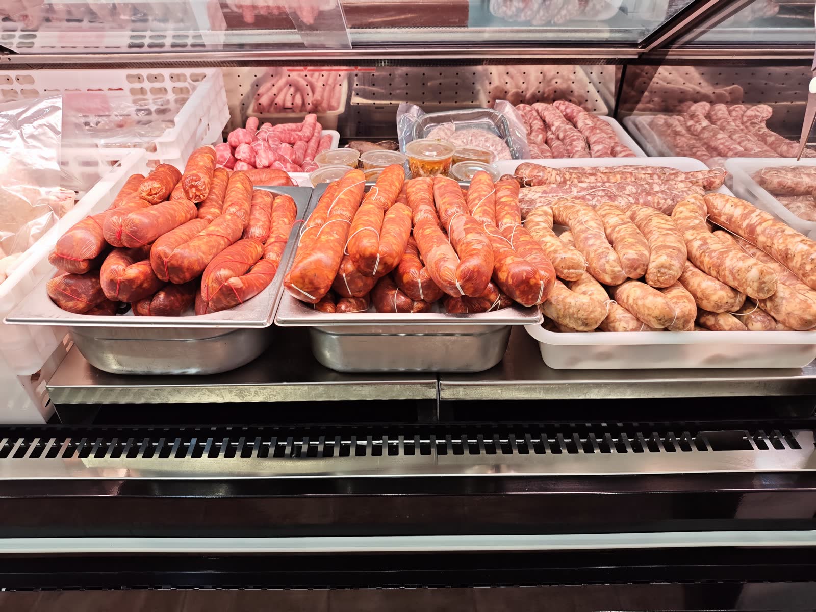 Chorizo criollo, longaniza y butifarra de elaboración propia